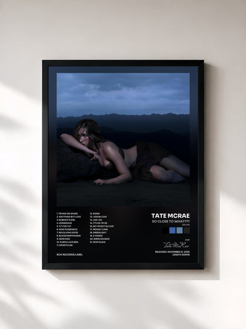 Tate McRae · SO CLOSE TO WHAT??? (deluxe) — Gerahmter Kunstdruck