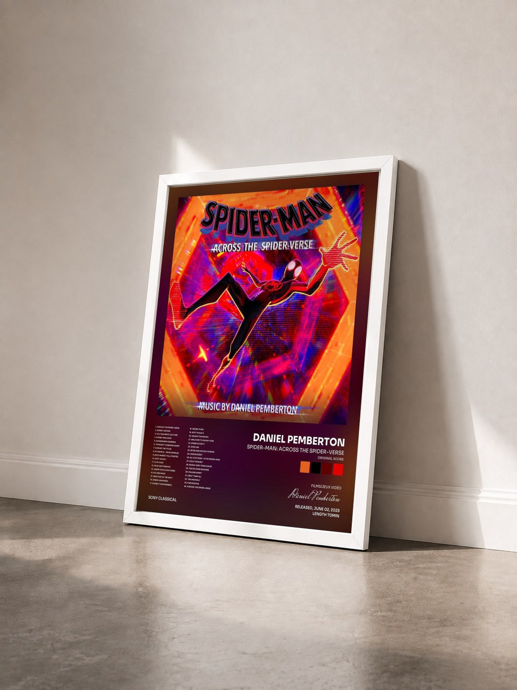#blanc Tableau de l'album Spider-Man: Across the Spider-Verse (Original Score) de Daniel Pemberton vu de trois quarts, cadre blanc