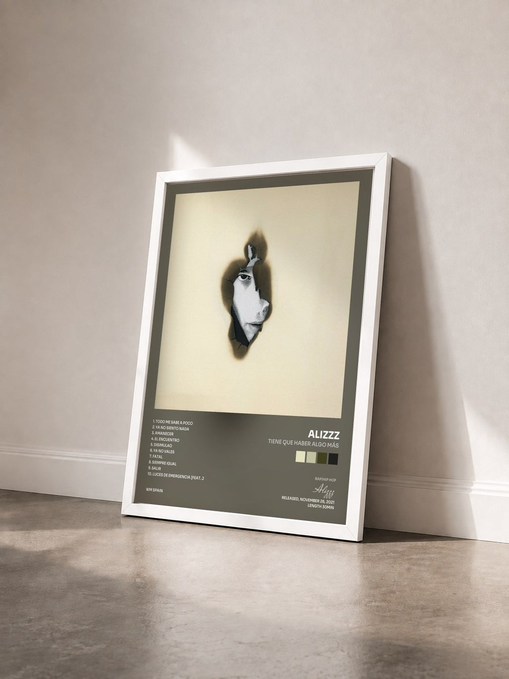 #blanc Tableau de l'album Tiene que haber algo más de Alizzz vu de trois quarts, cadre blanc