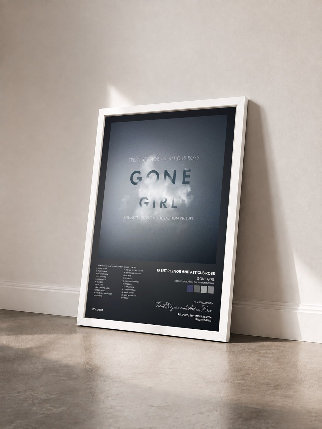 #blanc Tableau de l'album Gone Girl (Soundtrack from the Motion Picture) de Trent Reznor and Atticus Ross vu de trois quarts, cadre blanc