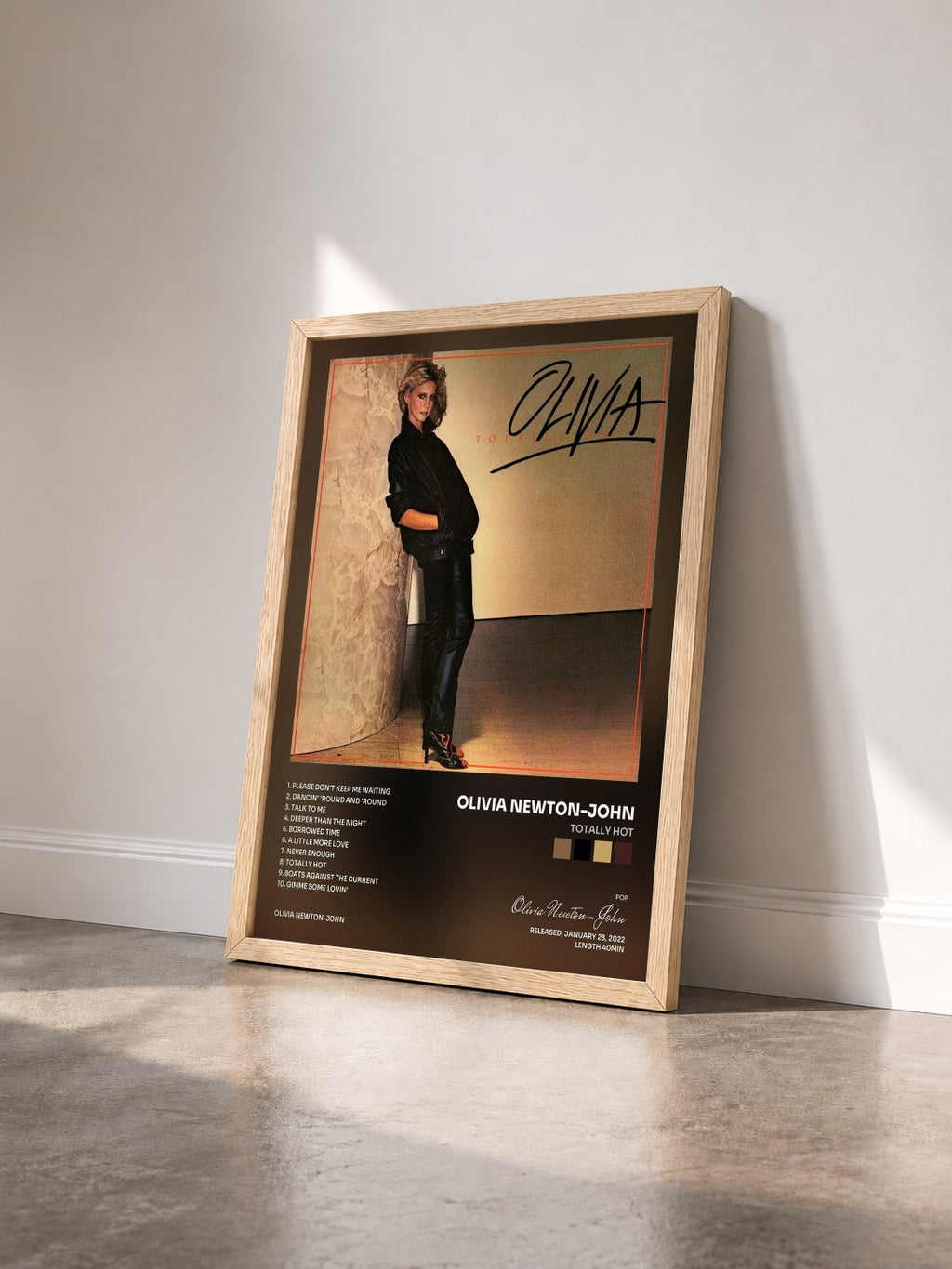#bois Tableau de l'album Totally Hot de Olivia Newton-John vu de trois quarts, cadre en bois brut