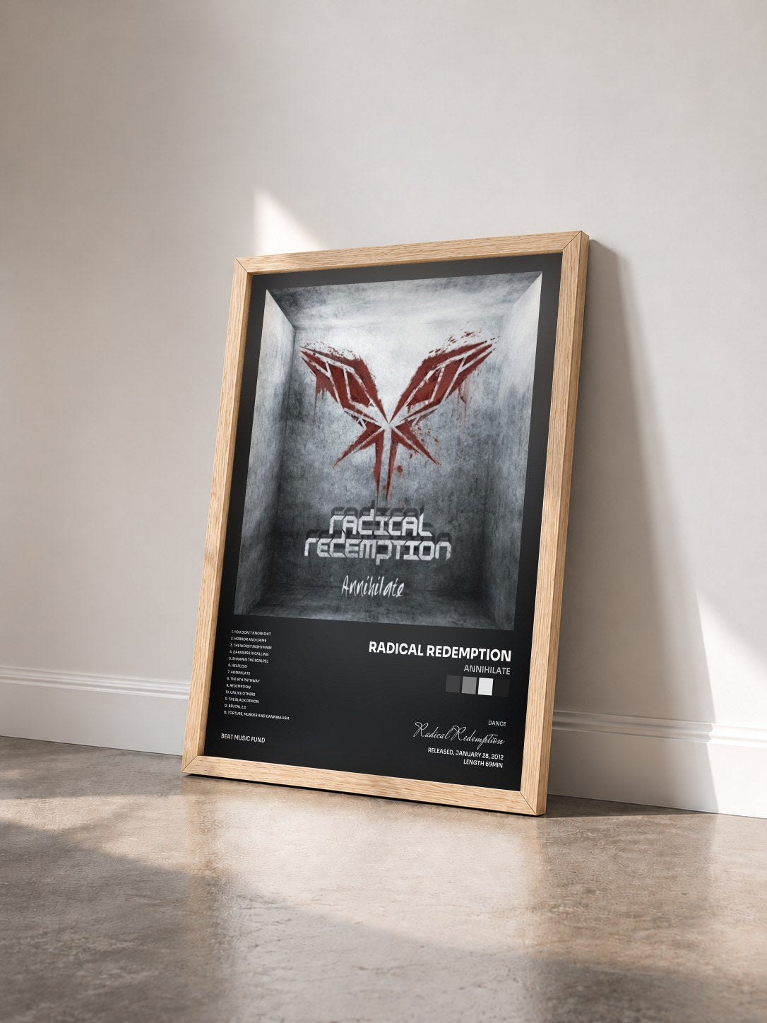 #bois Tableau de l'album Annihilate de Radical Redemption vu de trois quarts, cadre en bois brut