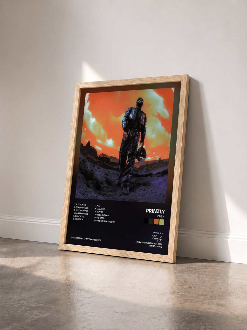 #bois Tableau de l'album DUSK de Prinzly vu de trois quarts, cadre en bois brut