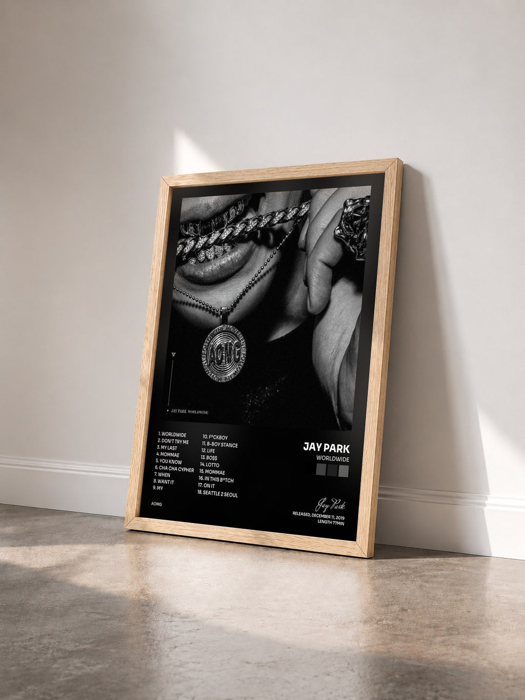 #bois Tableau de l'album WORLDWIDE de Jay Park vu de trois quarts, cadre en bois brut