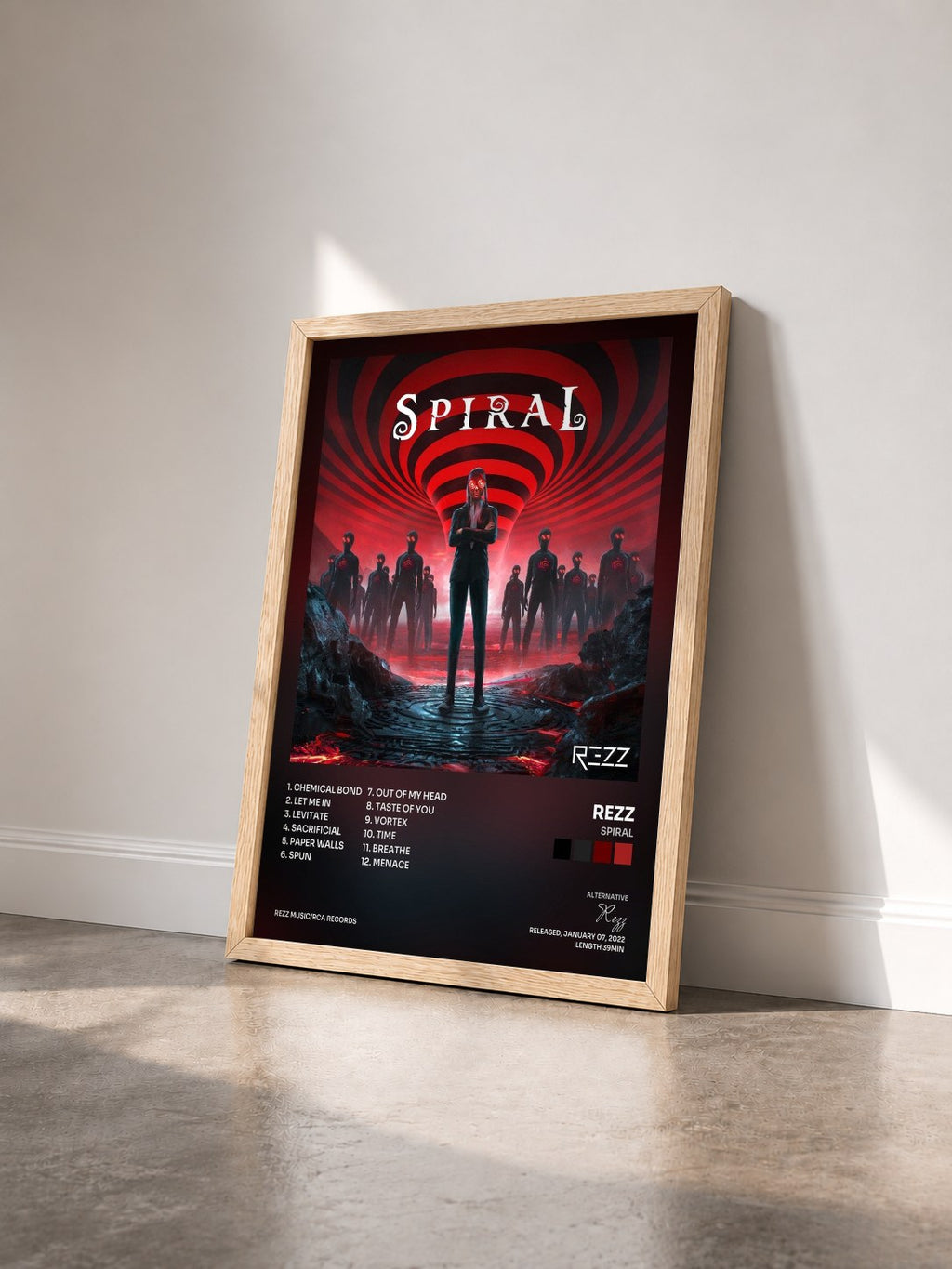 #bois Tableau de l'album Spiral de Rezz vu de trois quarts, cadre en bois brut