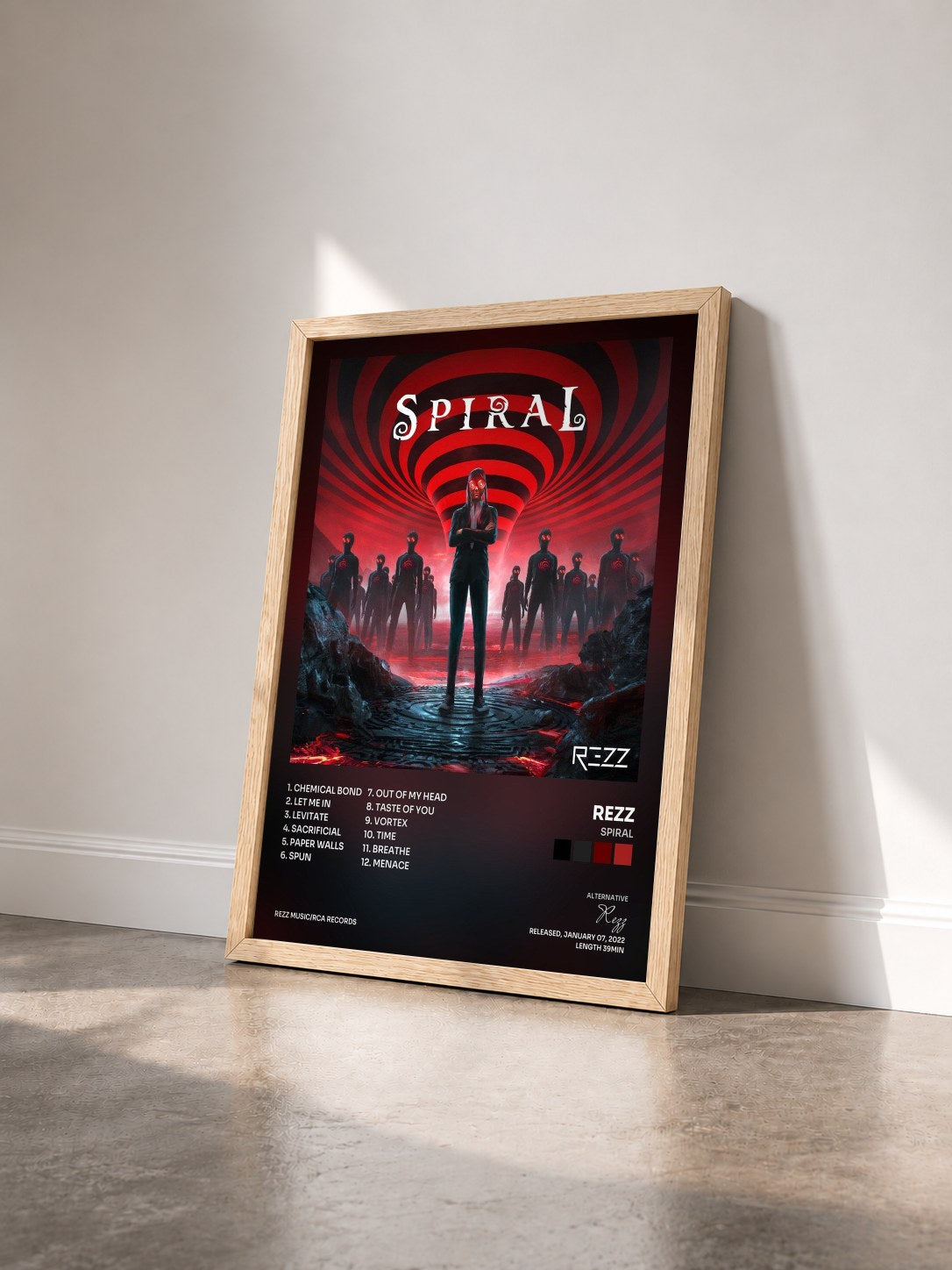 #bois Tableau de l'album Spiral de Rezz vu de trois quarts, cadre en bois brut