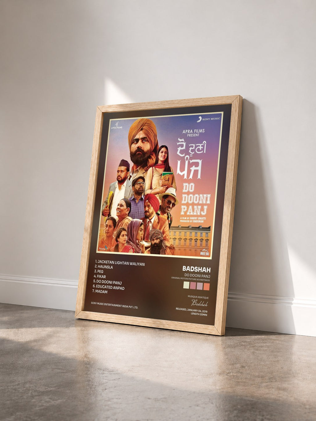 #bois Tableau de l'album Do Dooni Panj (Original Motion Picture Soundtrack) de Badshah vu de trois quarts, cadre en bois brut