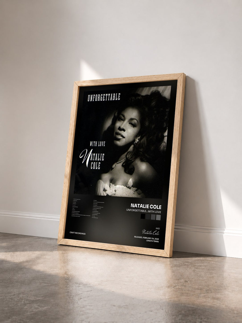 #bois Tableau de l'album Unforgettable...With Love de Natalie Cole vu de trois quarts, cadre en bois brut