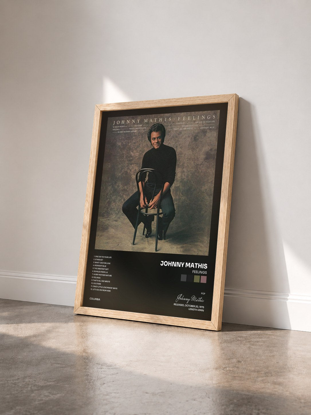 #bois Tableau de l'album Feelings de Johnny Mathis vu de trois quarts, cadre en bois brut