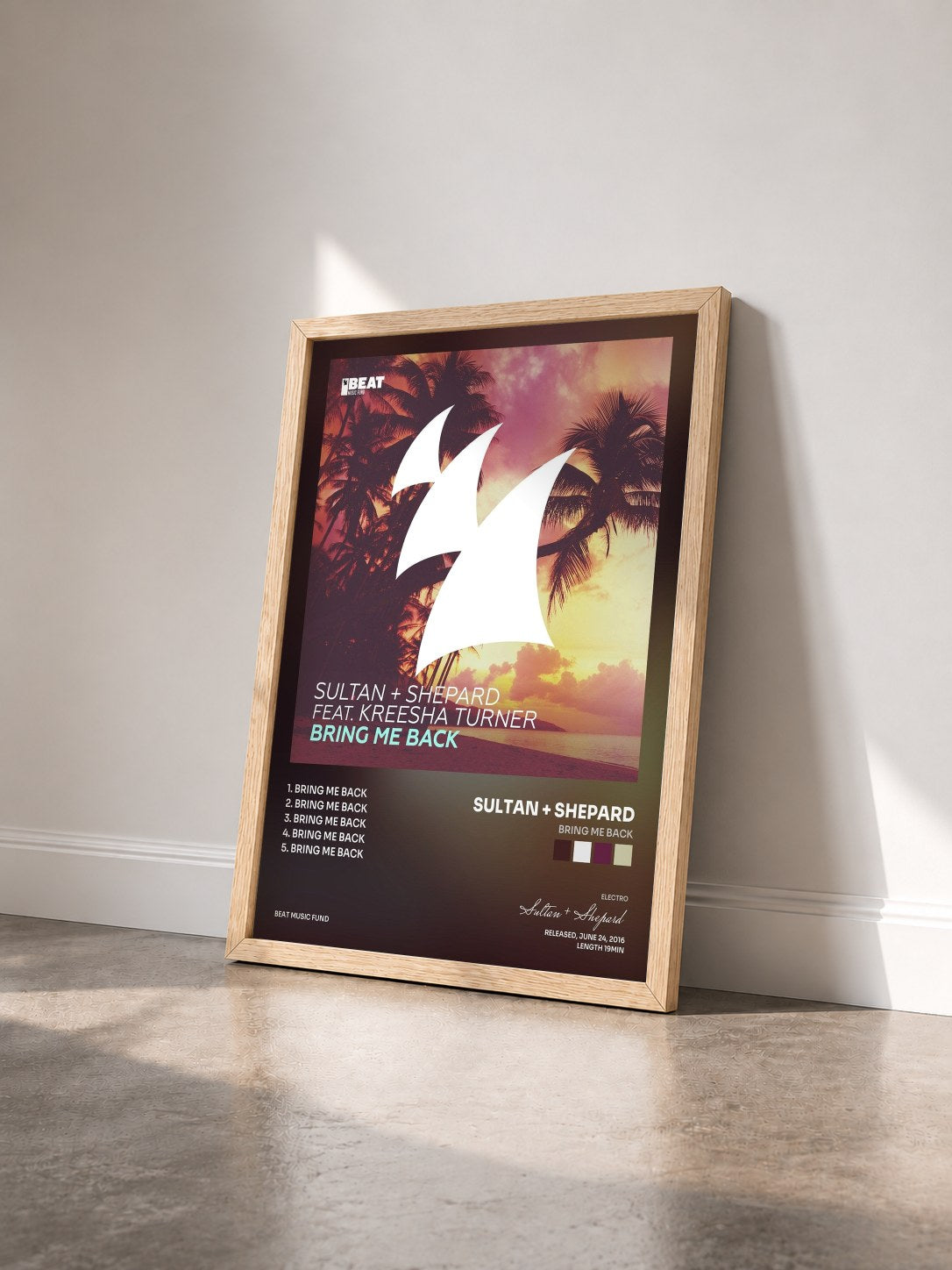 #bois Tableau de l'album Bring Me Back de Sultan + Shepard vu de trois quarts, cadre en bois brut