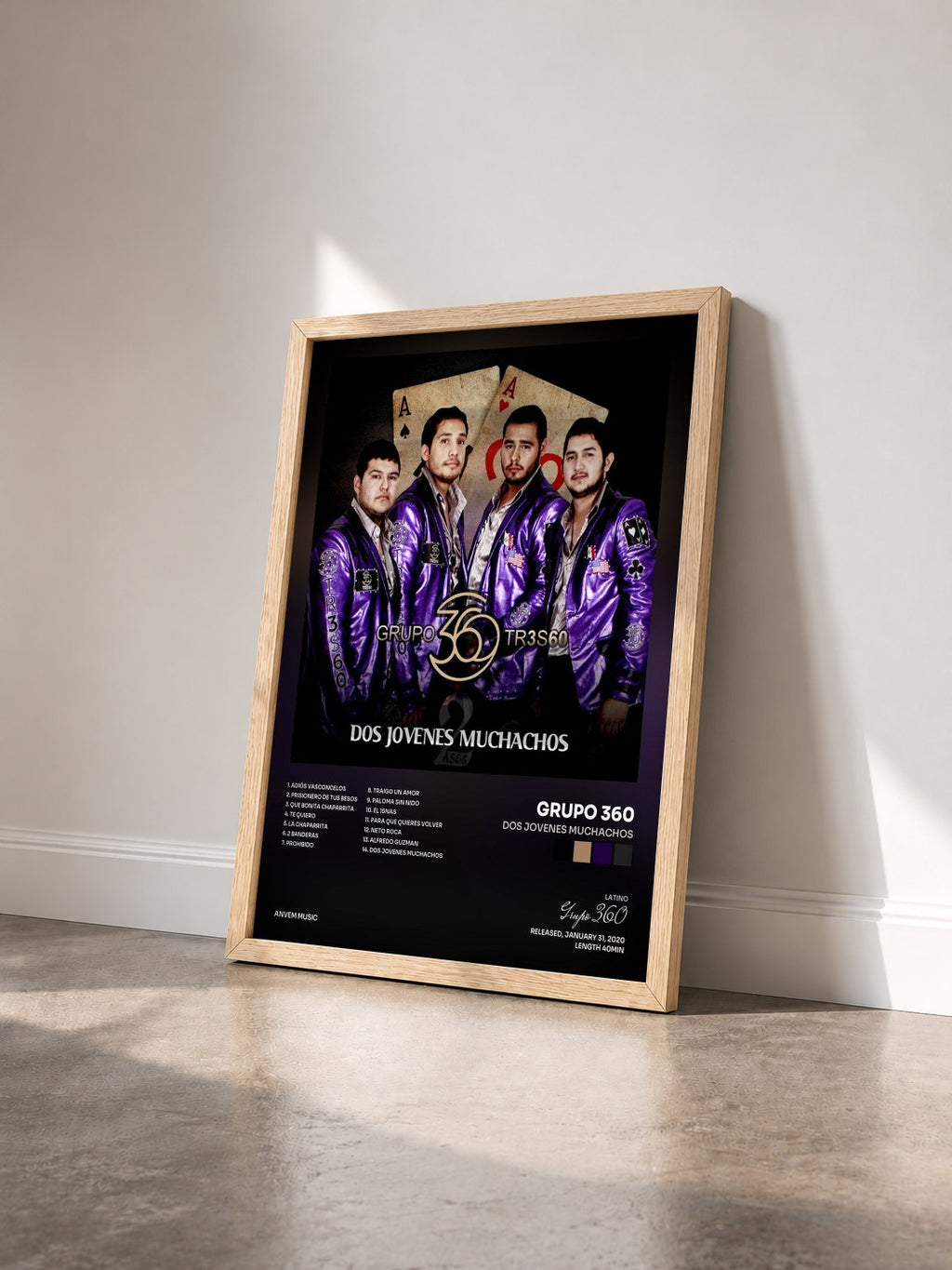 #bois Tableau de l'album Dos Jovenes Muchachos de Grupo 360 vu de trois quarts, cadre en bois brut