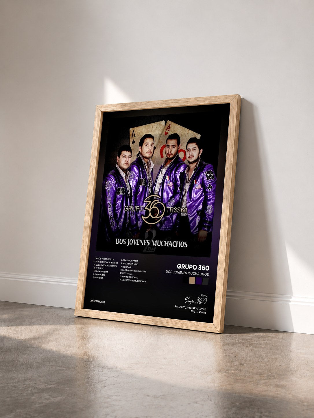 #bois Tableau de l'album Dos Jovenes Muchachos de Grupo 360 vu de trois quarts, cadre en bois brut