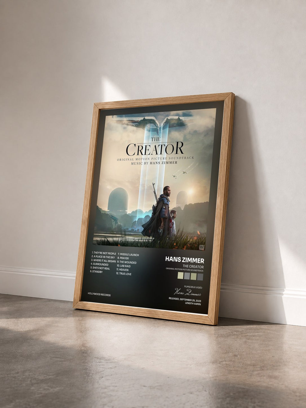 #bois Tableau de l'album The Creator (Original Motion Picture Soundtrack) de Hans Zimmer vu de trois quarts, cadre en bois brut