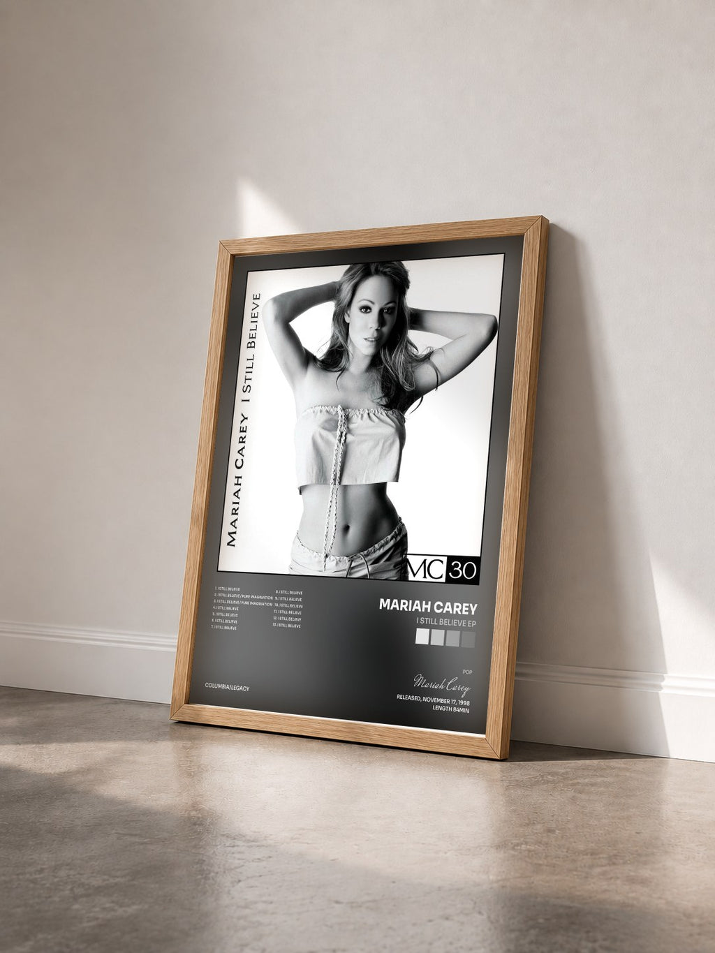 #bois Tableau de l'album I Still Believe EP de Mariah Carey vu de trois quarts, cadre en bois brut
