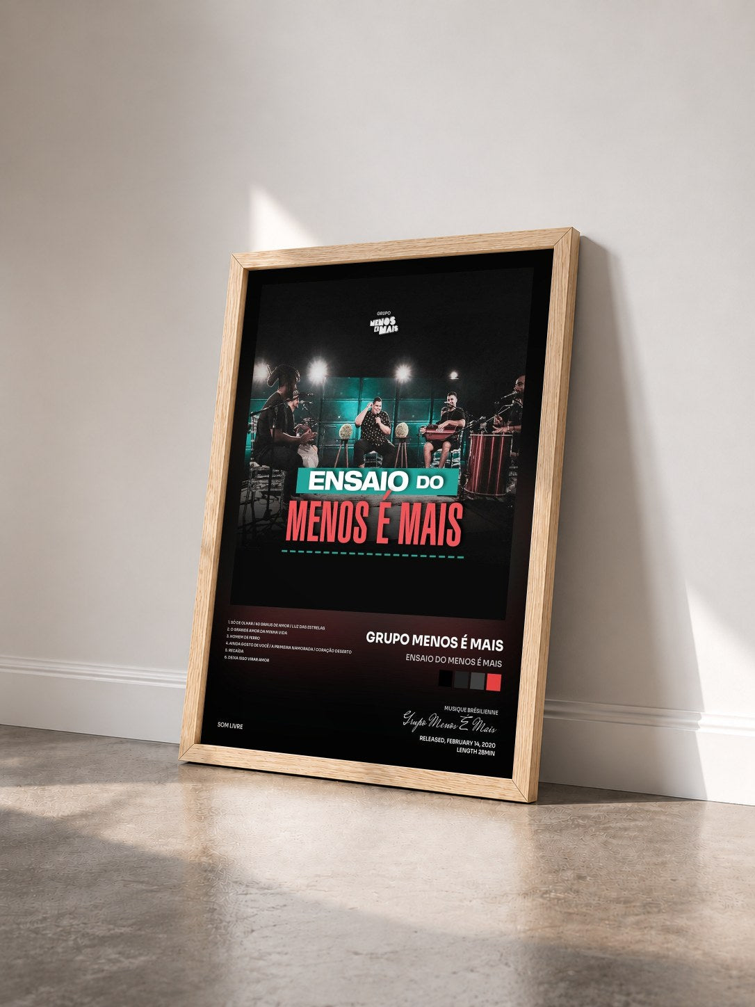 #bois Tableau de l'album Ensaio do Menos É Mais de Grupo Menos É Mais vu de trois quarts, cadre en bois brut