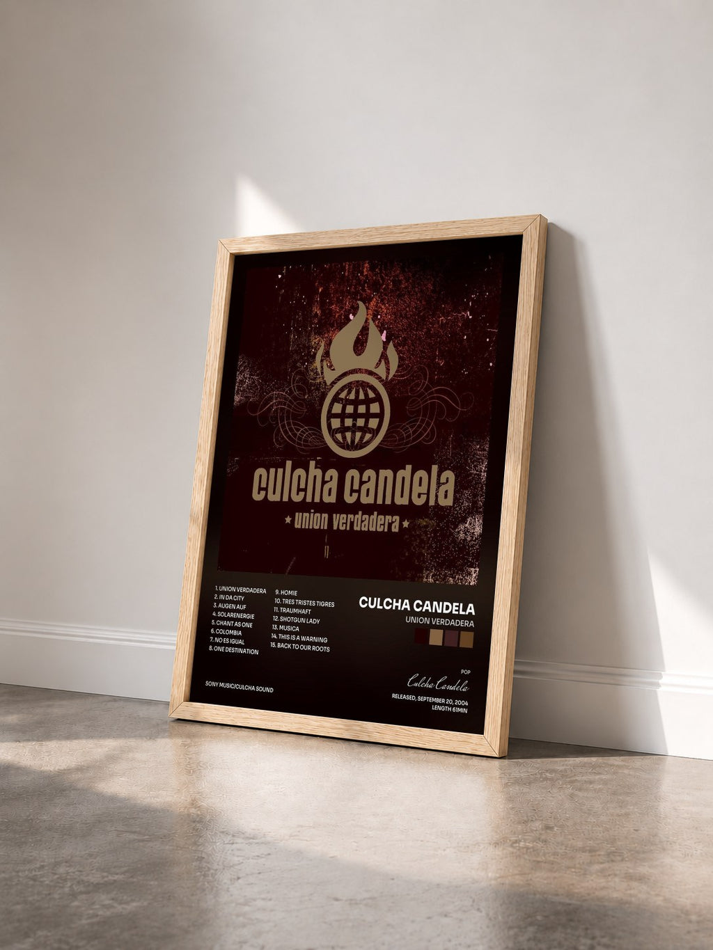 #bois Tableau de l'album Union Verdadera de Culcha Candela vu de trois quarts, cadre en bois brut