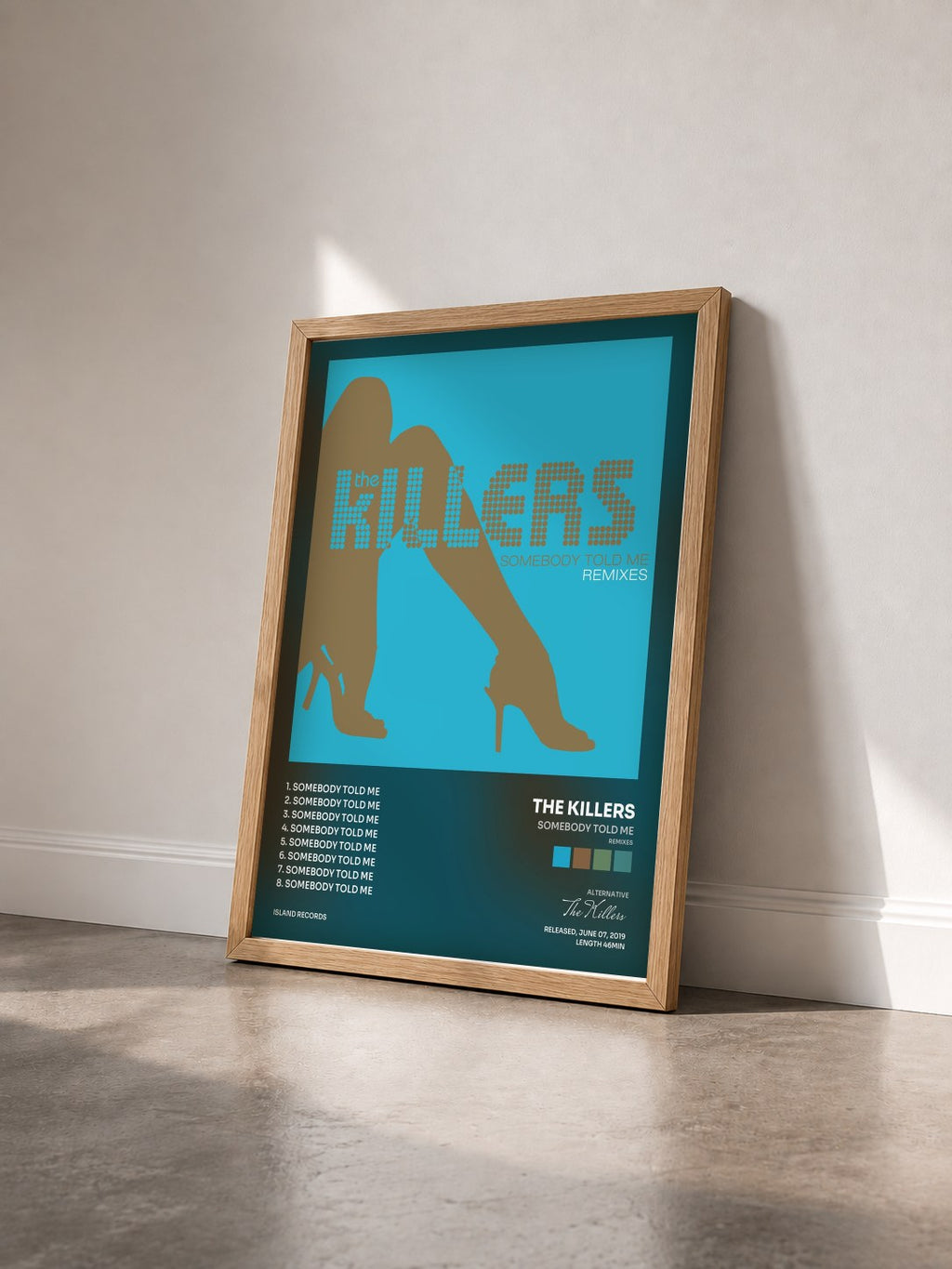 #bois Tableau de l'album Somebody Told Me (Remixes) de The Killers vu de trois quarts, cadre en bois brut
