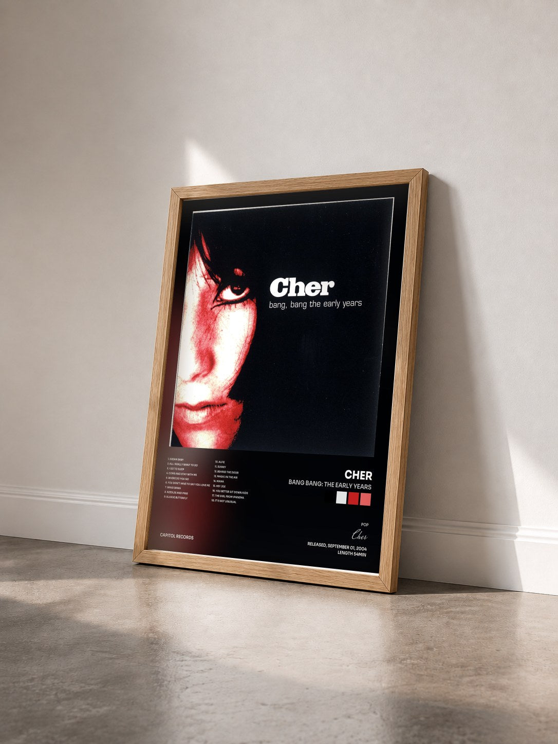 #bois Tableau de l'album Bang Bang: The Early Years de Cher vu de trois quarts, cadre en bois brut
