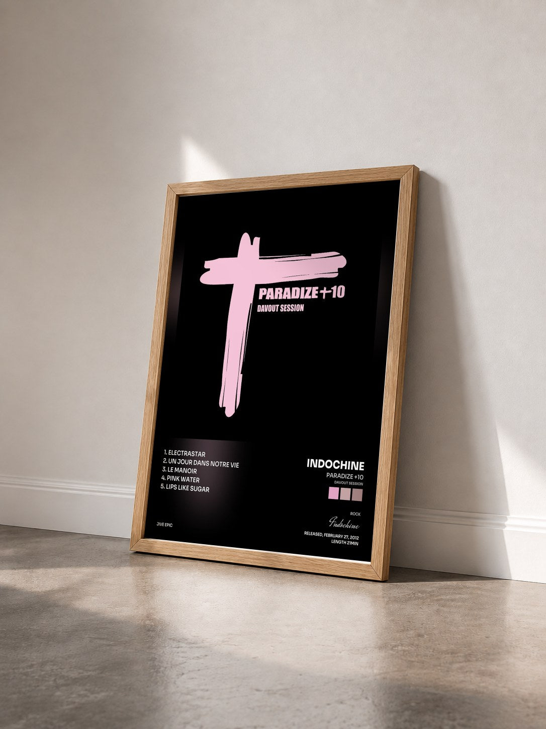 #bois Tableau de l'album Paradize +10 (Davout Session) de Indochine vu de trois quarts, cadre en bois brut