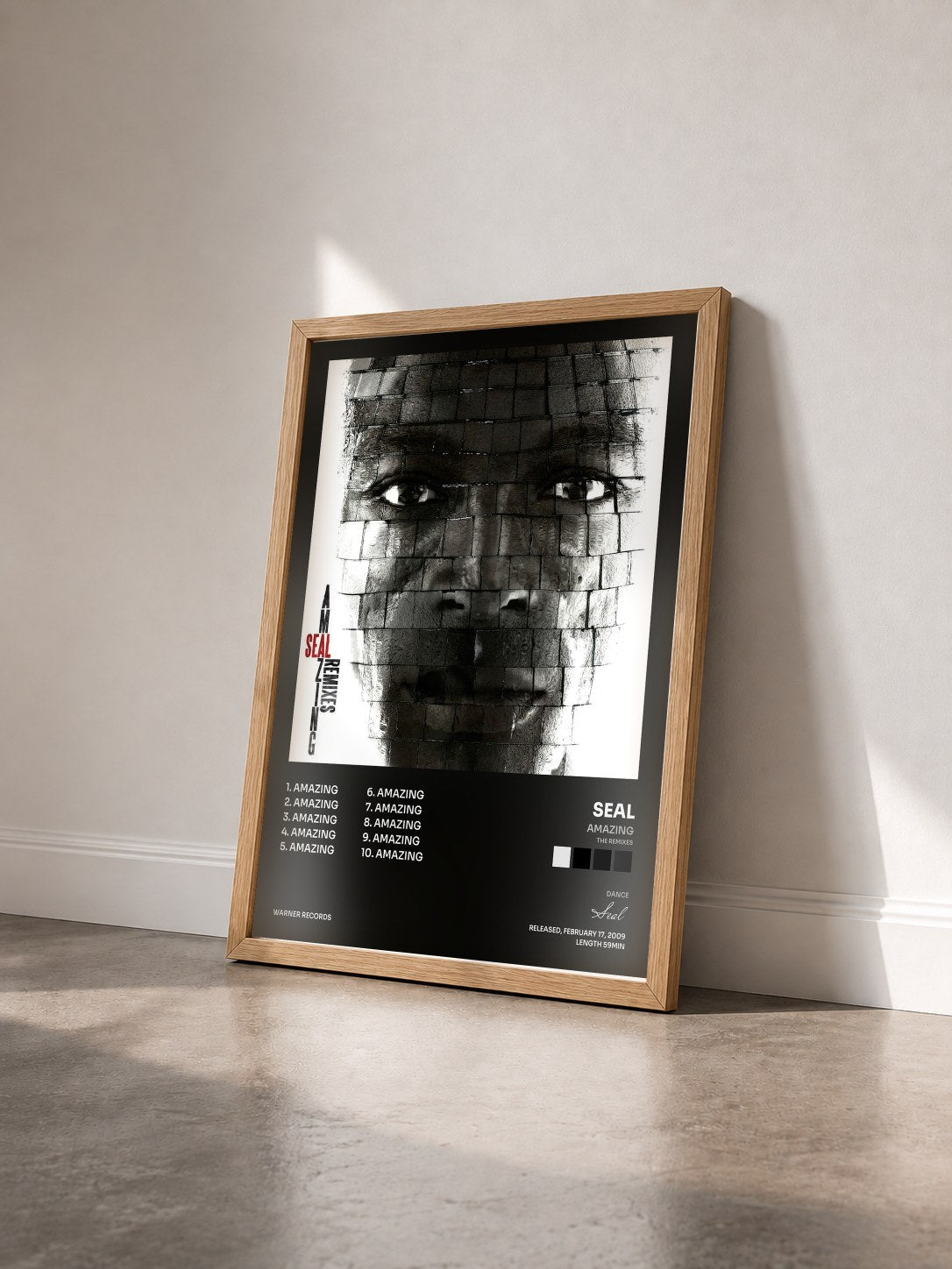 #bois Tableau de l'album Amazing (The Remixes) de Seal vu de trois quarts, cadre en bois brut