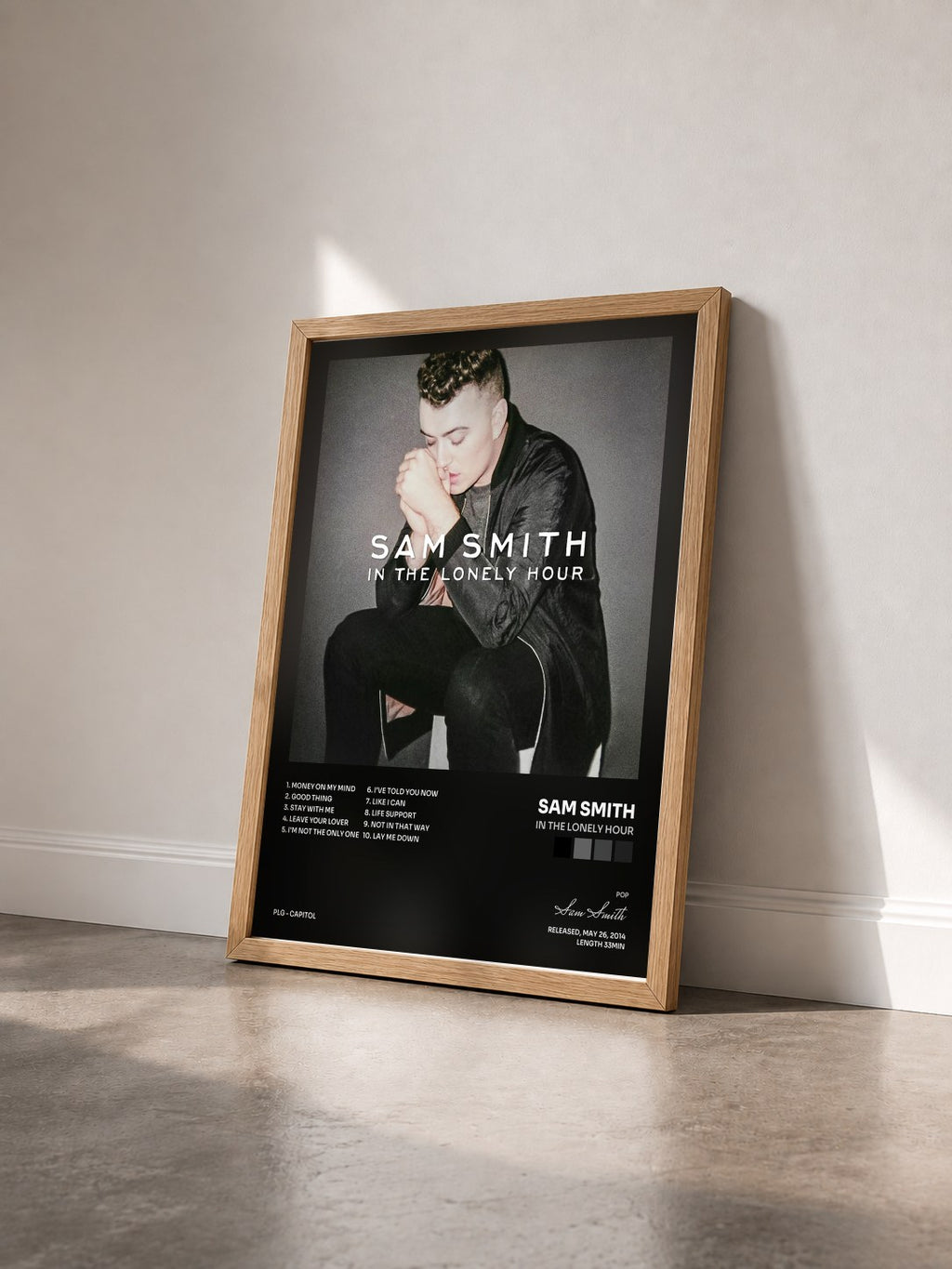 #bois Tableau de l'album In The Lonely Hour de Sam Smith vu de trois quarts, cadre en bois brut