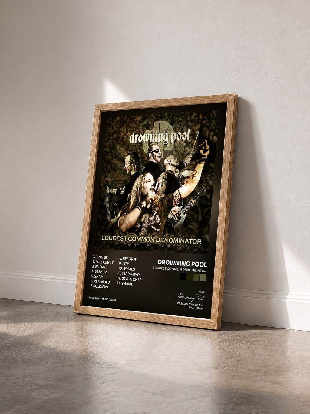 #bois Tableau de l'album Loudest Common Denominator de Drowning Pool vu de trois quarts, cadre en bois brut