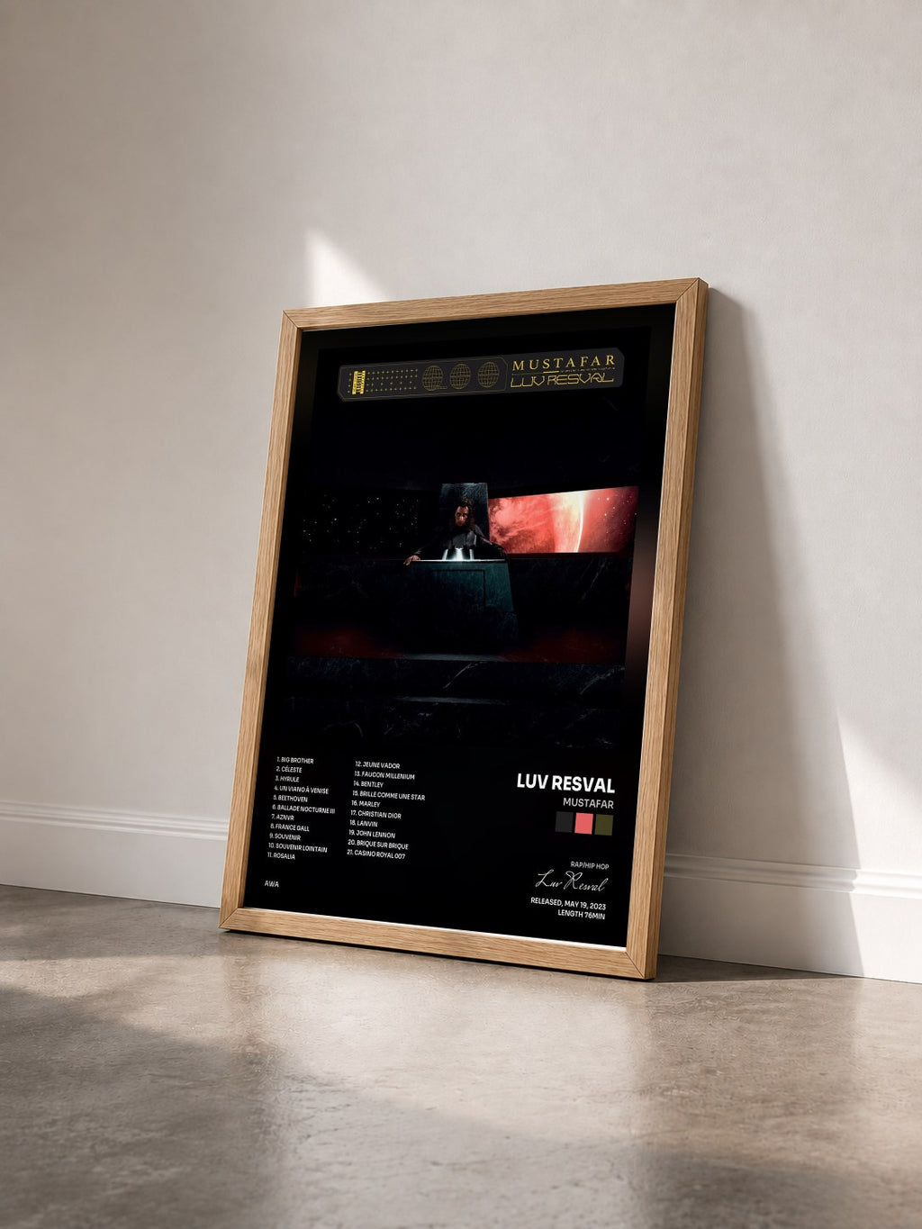 #bois Tableau de l'album Mustafar de Luv Resval vu de trois quarts, cadre en bois brut