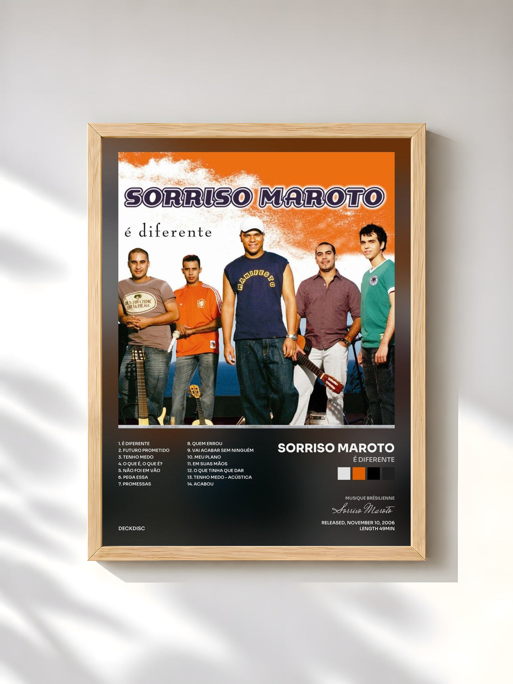 #bois Tableau de l'album É Diferente de Sorriso Maroto, cadre en bois brut, imprimé et encadré en France