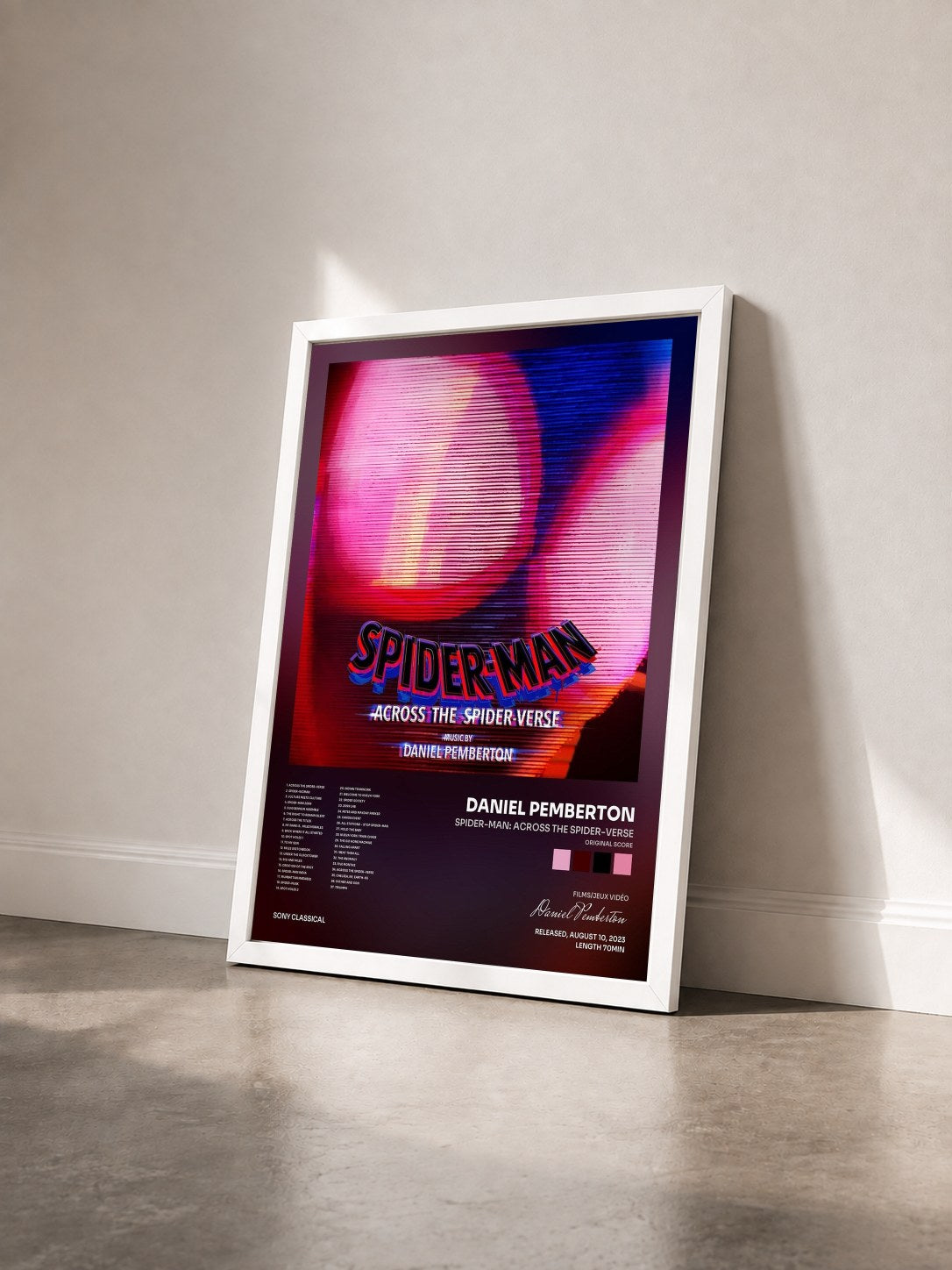 #blanc Tableau de l'album Spider-Man: Across the Spider-Verse (Original Score) [Extended Edition] de Daniel Pemberton vu de trois quarts, cadre blanc