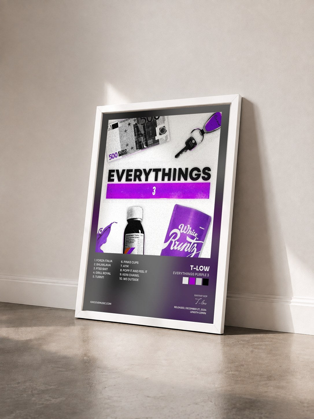 #blanc Tableau de l'album EVERYTHINGS PURPLE 3 de T-low vu de trois quarts, cadre blanc