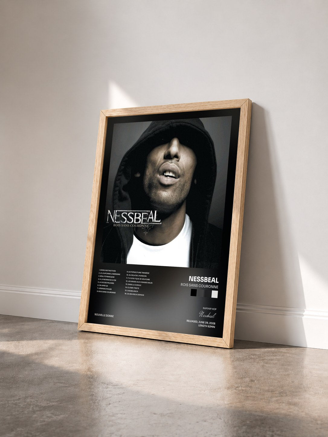 #bois Tableau de l'album Rois sans couronne de Nessbeal vu de trois quarts, cadre en bois brut