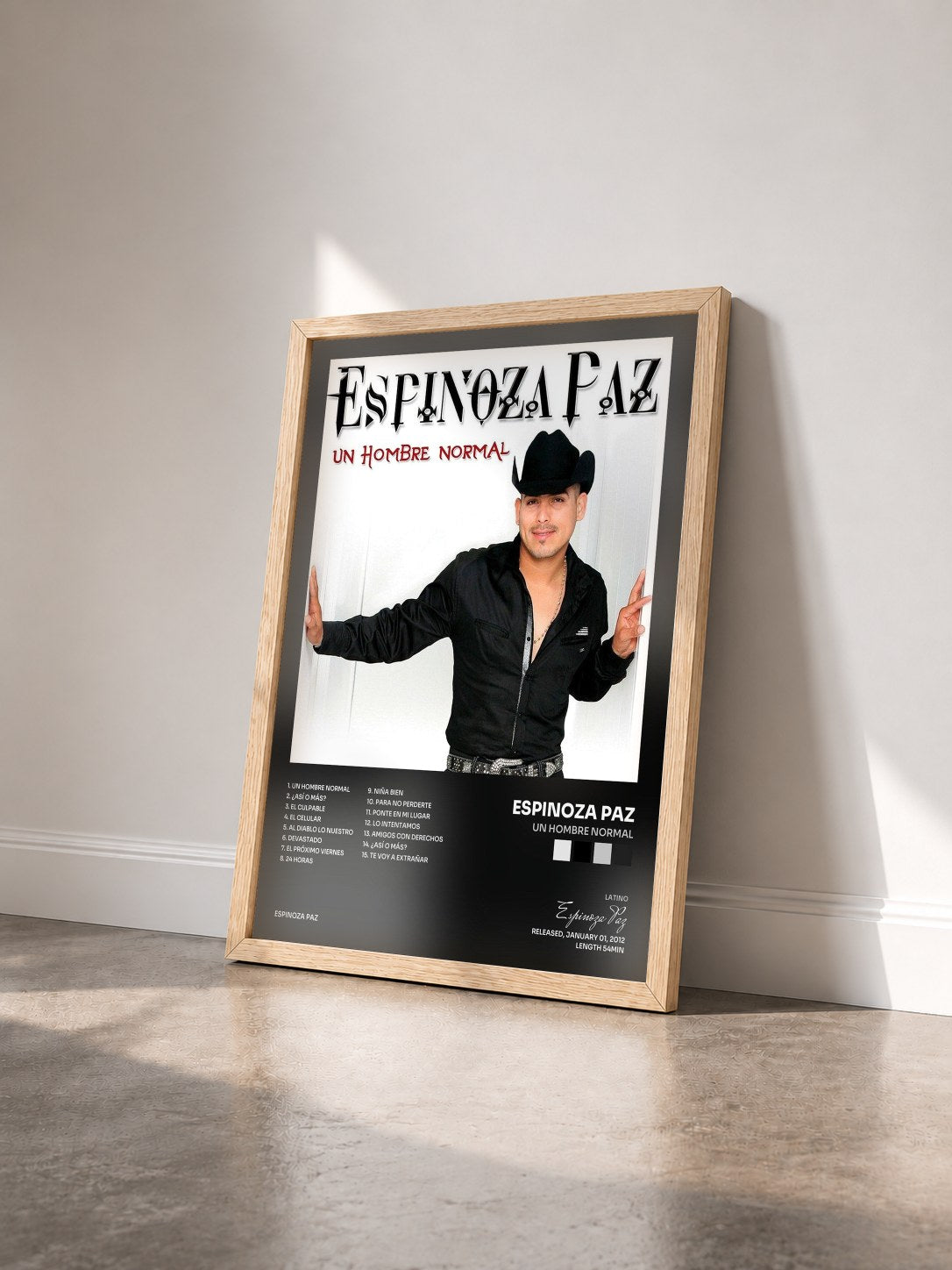 #bois Tableau de l'album Un Hombre Normal de Espinoza Paz vu de trois quarts, cadre en bois brut