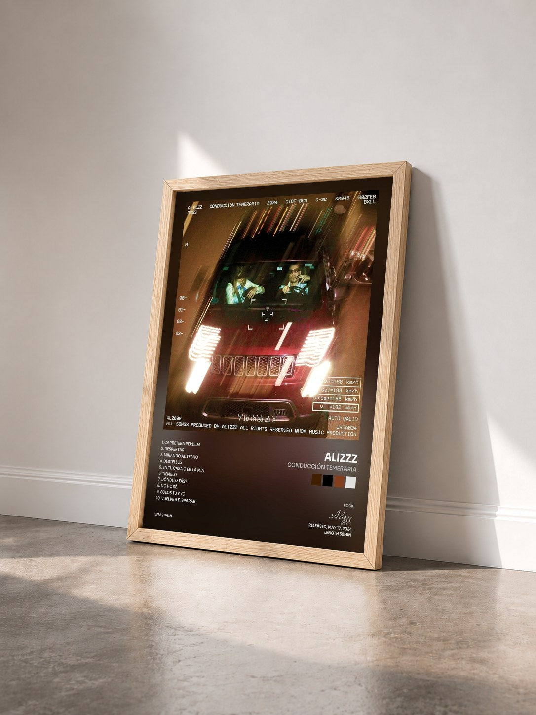 #bois Tableau de l'album Conducción Temeraria de Alizzz vu de trois quarts, cadre en bois brut