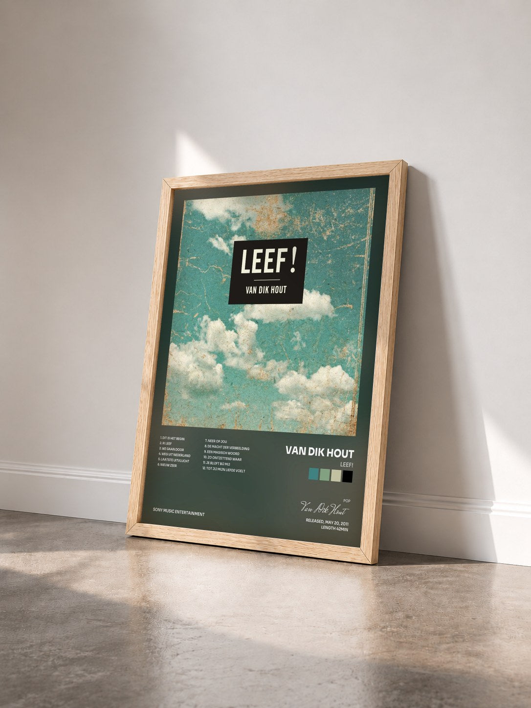 #bois Tableau de l'album Leef! de Van Dik Hout vu de trois quarts, cadre en bois brut