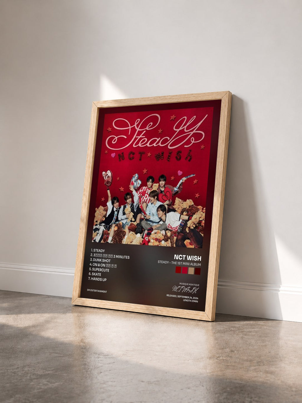 #bois Tableau de l'album Steady - The 1st Mini Album de NCT WISH vu de trois quarts, cadre en bois brut