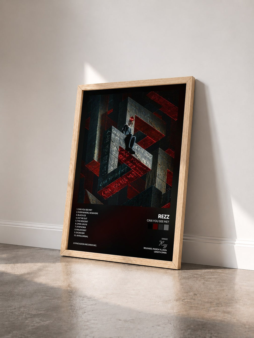#bois Tableau de l'album CAN YOU SEE ME? de Rezz vu de trois quarts, cadre en bois brut