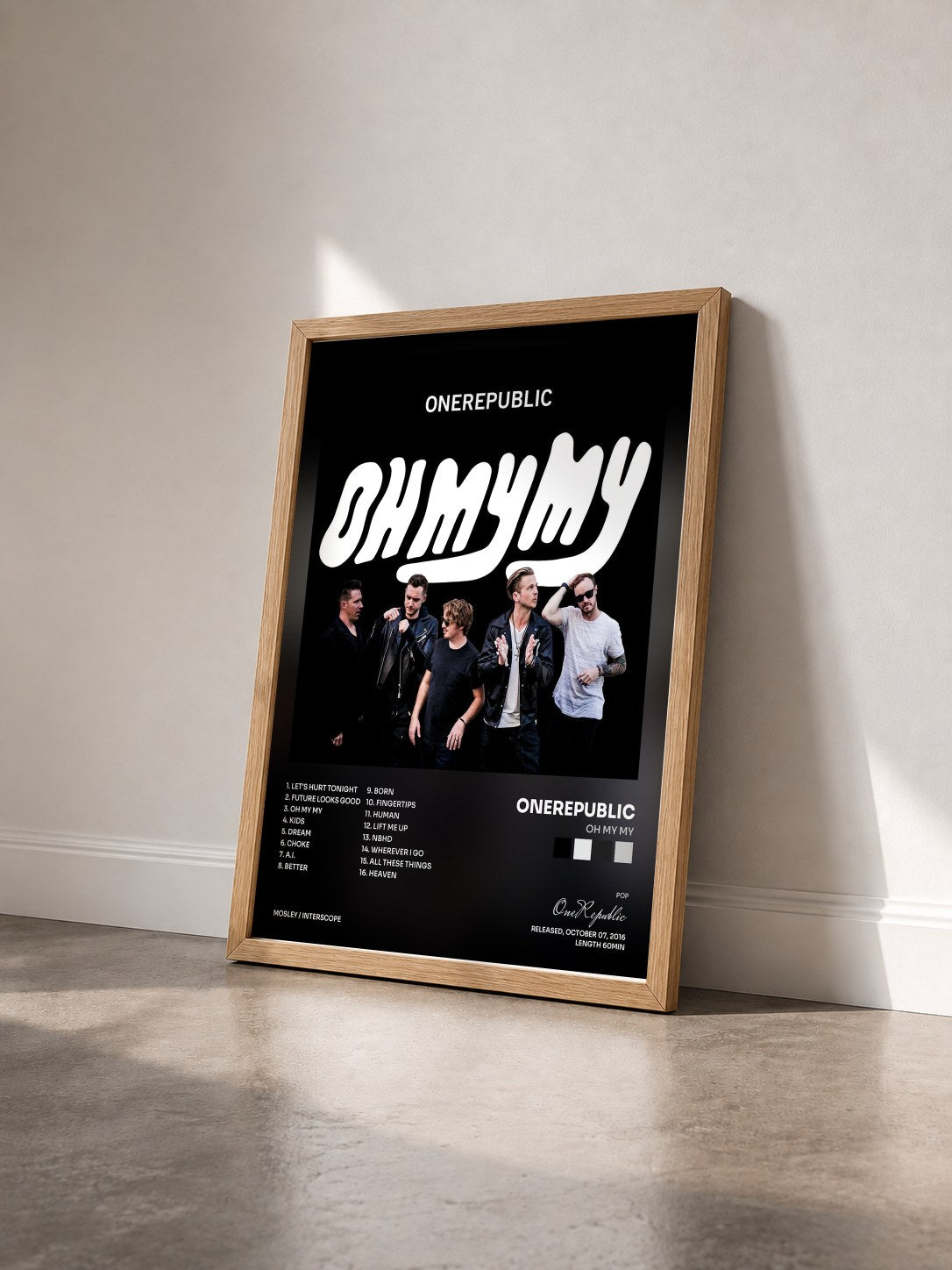 #bois Tableau de l'album Oh My My de OneRepublic vu de trois quarts, cadre en bois brut