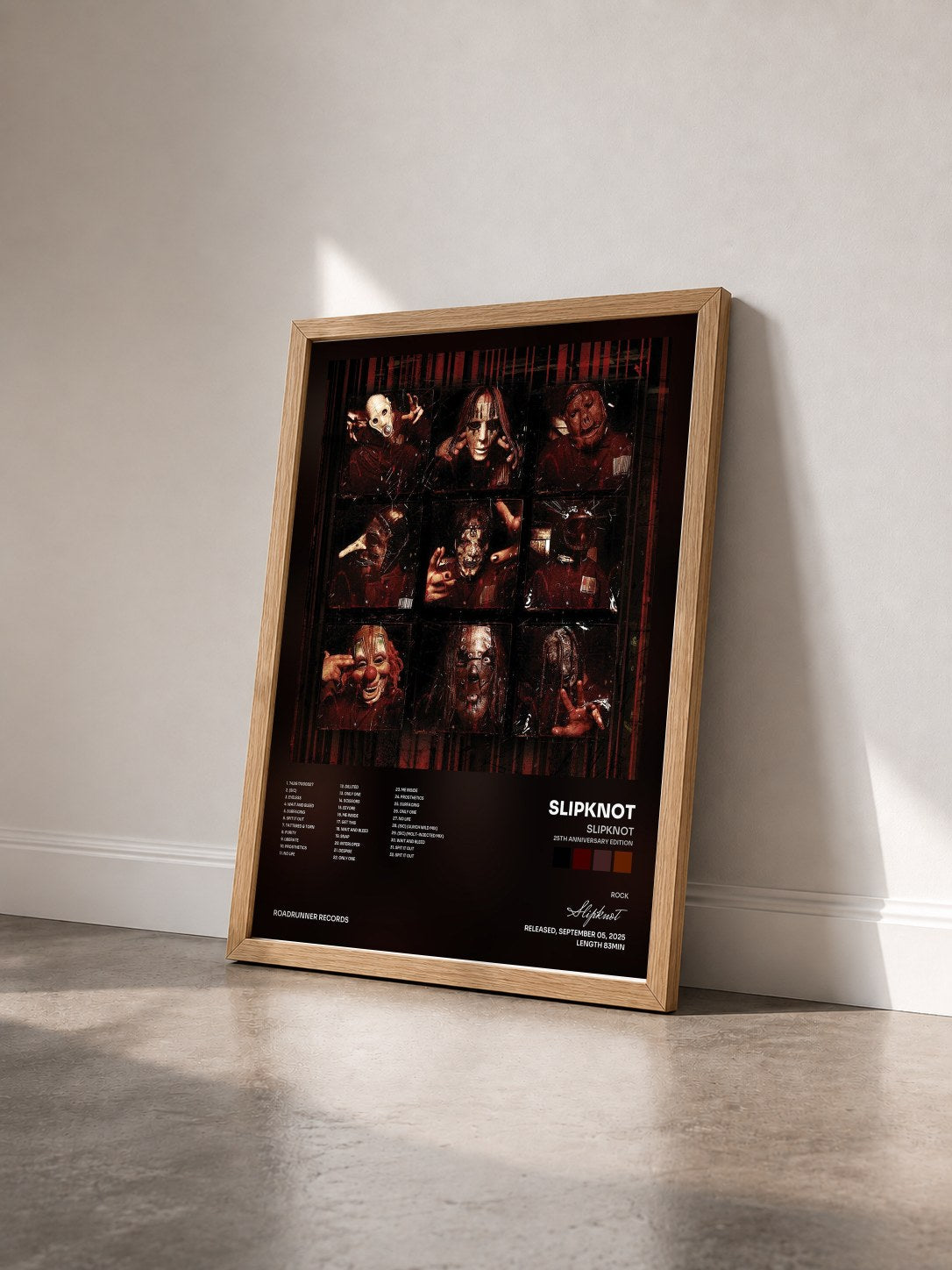#bois Tableau de l'album Slipknot (25th Anniversary Edition) de Slipknot vu de trois quarts, cadre en bois brut