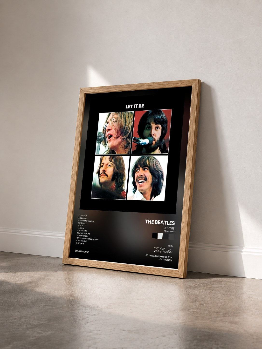 #bois Tableau de l'album Let It Be (Remastered) de The Beatles vu de trois quarts, cadre en bois brut