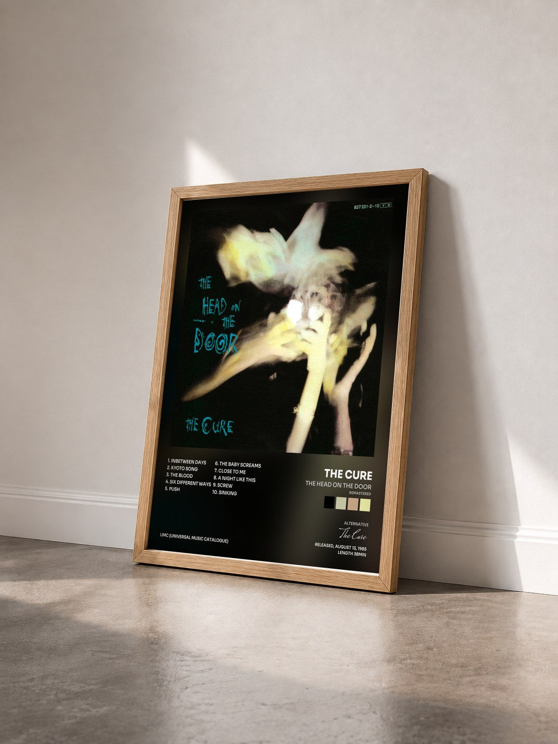 #bois Tableau de l'album The Head On The Door (Remastered) de The Cure vu de trois quarts, cadre en bois brut