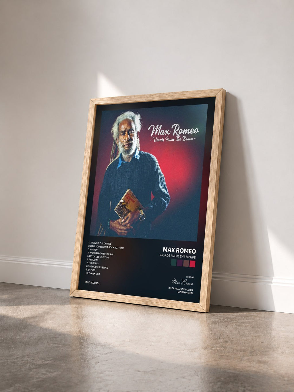 #bois Tableau de l'album Words from the Brave de Max Romeo vu de trois quarts, cadre en bois brut