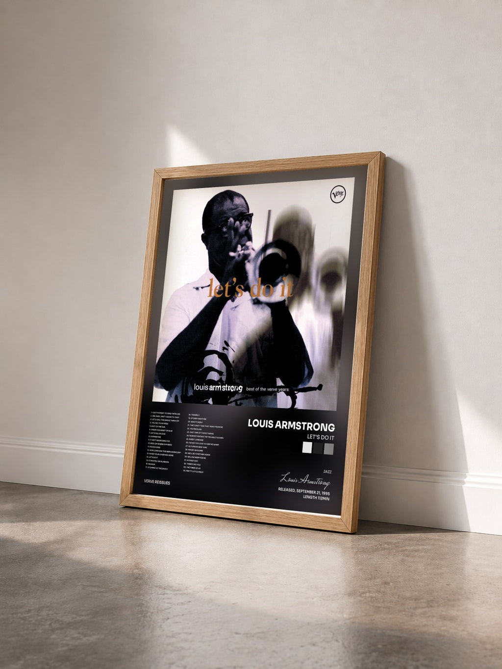 #bois Tableau de l'album Let's Do It de Louis Armstrong vu de trois quarts, cadre en bois brut