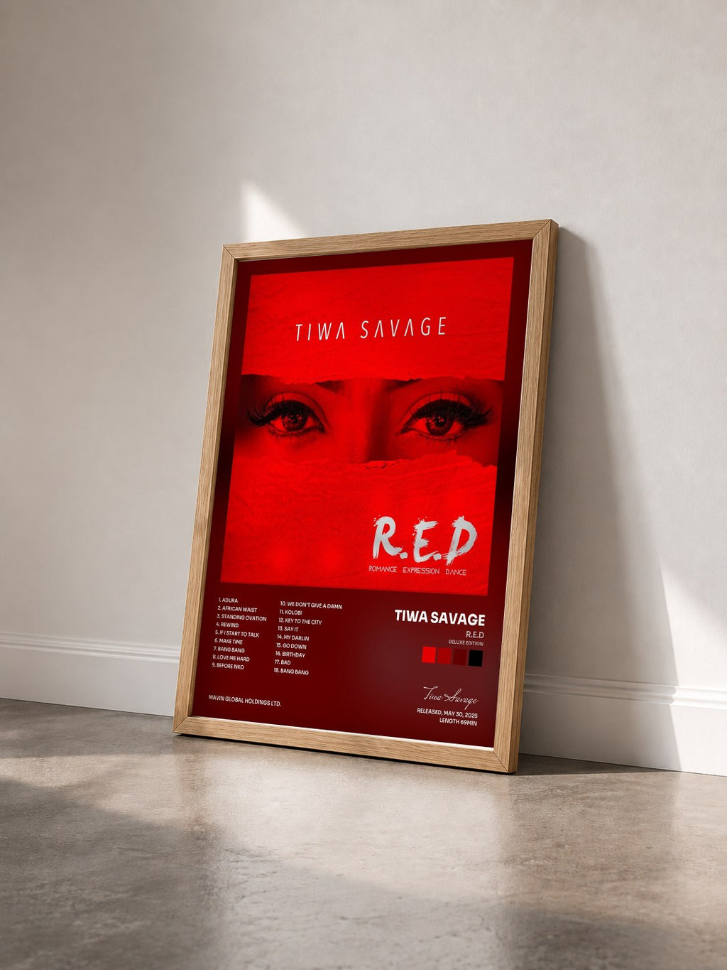 #bois Tableau de l'album R.E.D (Deluxe Edition) de Tiwa Savage vu de trois quarts, cadre en bois brut
