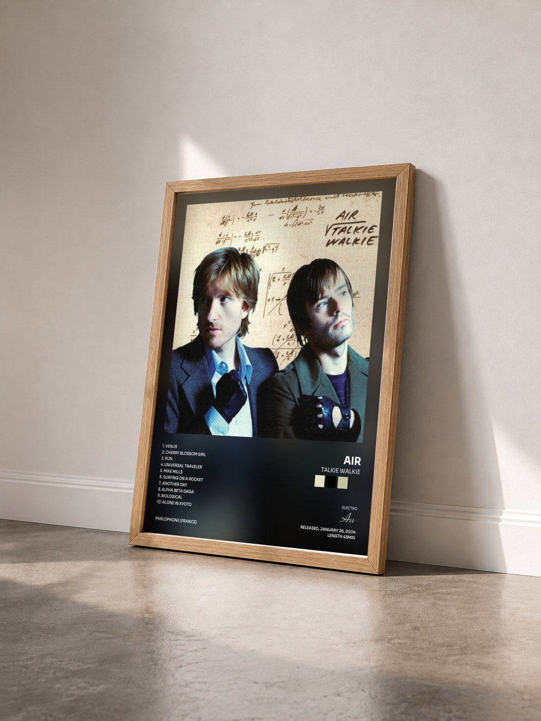 #bois Tableau de l'album Talkie Walkie de Air vu de trois quarts, cadre en bois brut