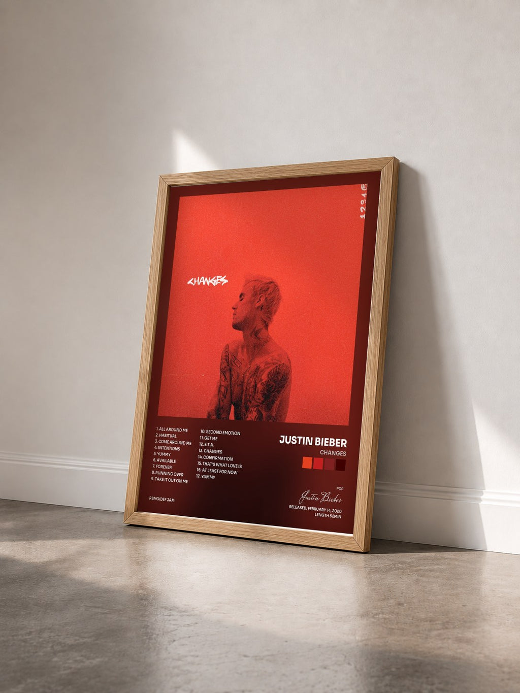 #bois Tableau de l'album Changes de Justin Bieber vu de trois quarts, cadre en bois brut