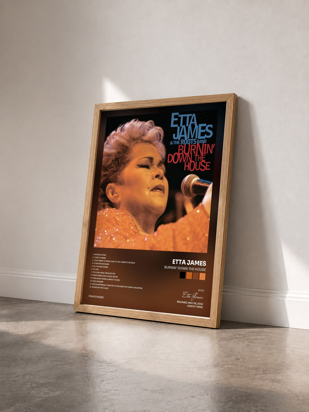 #bois Tableau de l'album Burnin' Down The House de Etta James vu de trois quarts, cadre en bois brut