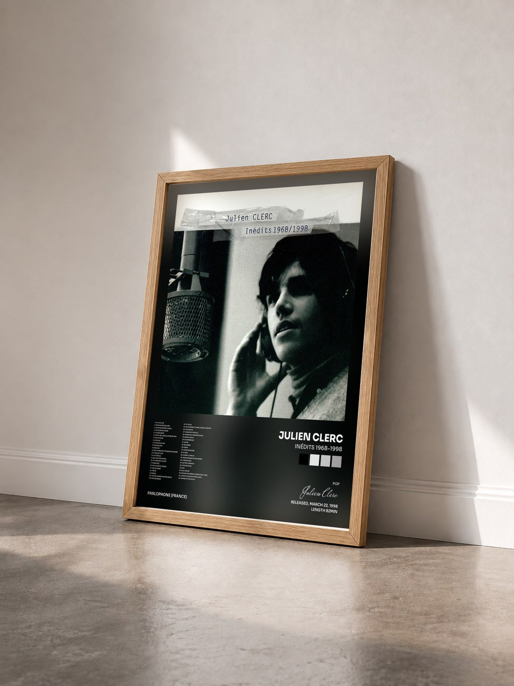 #bois Tableau de l'album Inédits 1968-1998 de Julien Clerc vu de trois quarts, cadre en bois brut
