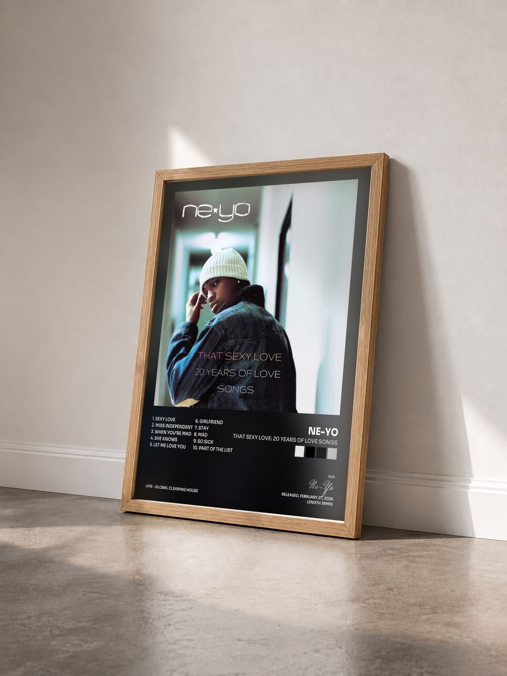 #bois Tableau de l'album That Sexy Love: 20 Years of Love Songs de Ne-Yo vu de trois quarts, cadre en bois brut