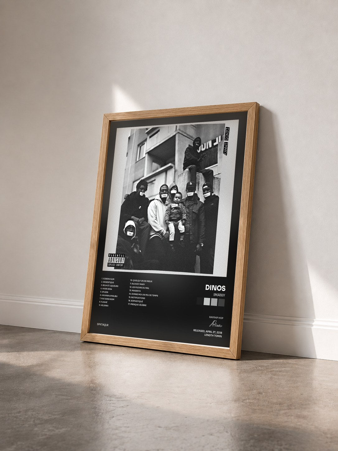 #bois Tableau de l'album Imany de Dinos vu de trois quarts, cadre en bois brut