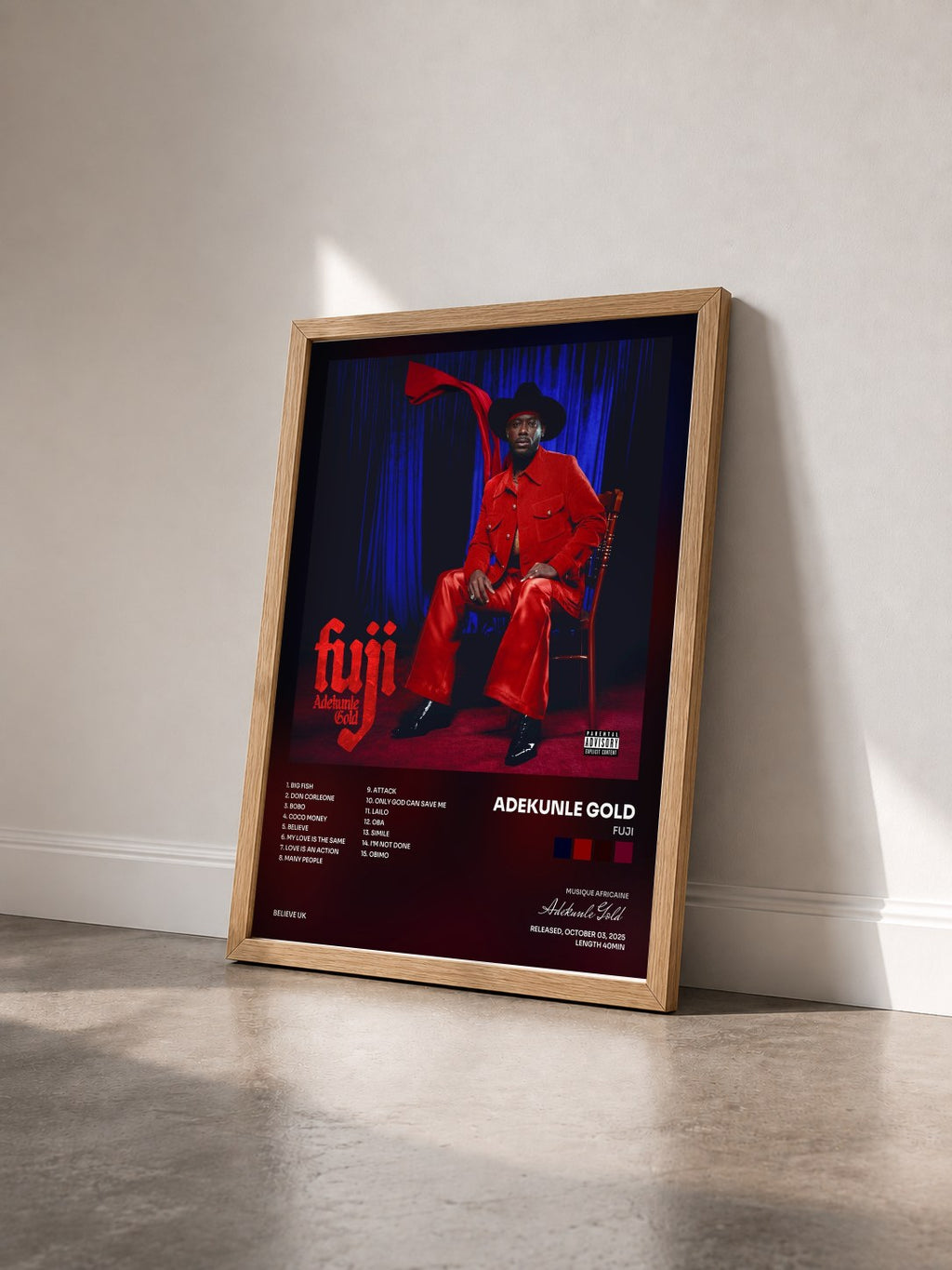 #bois Tableau de l'album Fuji de Adekunle Gold vu de trois quarts, cadre en bois brut